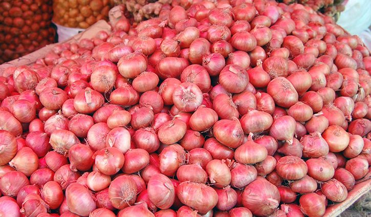 Govt mulls emergency onion import