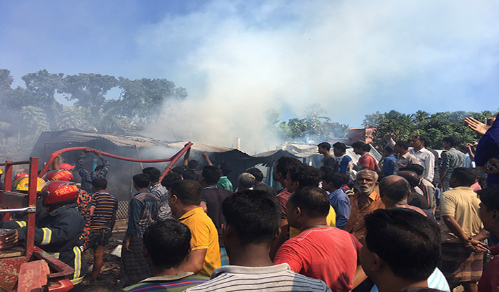 10 shops gutted in Patkelghata fire