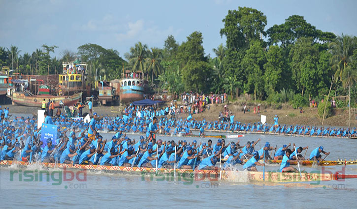 রূপসায় নৌকা বাইচ অনুষ্ঠিত