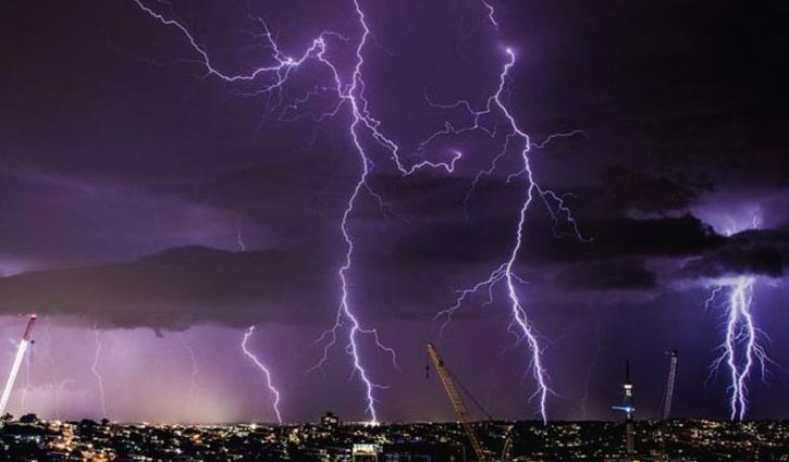 176,000 lightning strikes in Australia's Queensland overnight