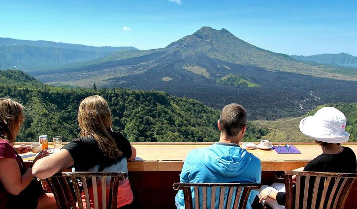 বালি পর্যটকদের কাছে এক অনন্য আকর্ষণ