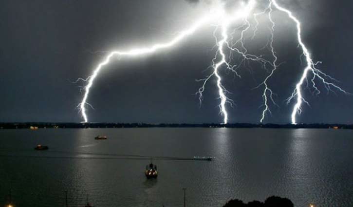 Three fishermen killed in lighting strike