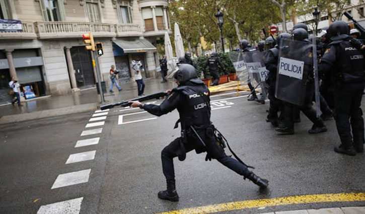 338 injured in violent clashes over Catalonia independence vote