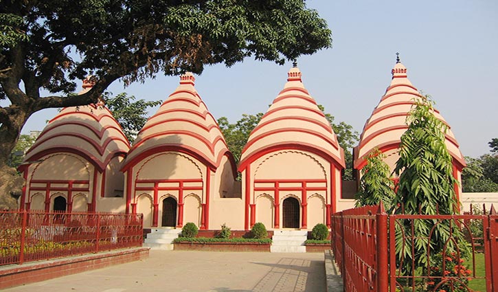 CJ offers prayers to Dhakeshwari Temple