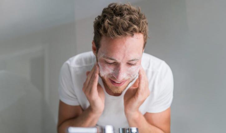 মুখের যত্নে যত ভুল