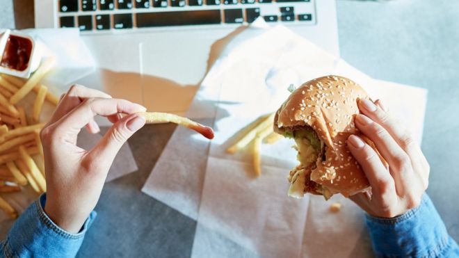 Regular fast food eating linked to fertility issues in women