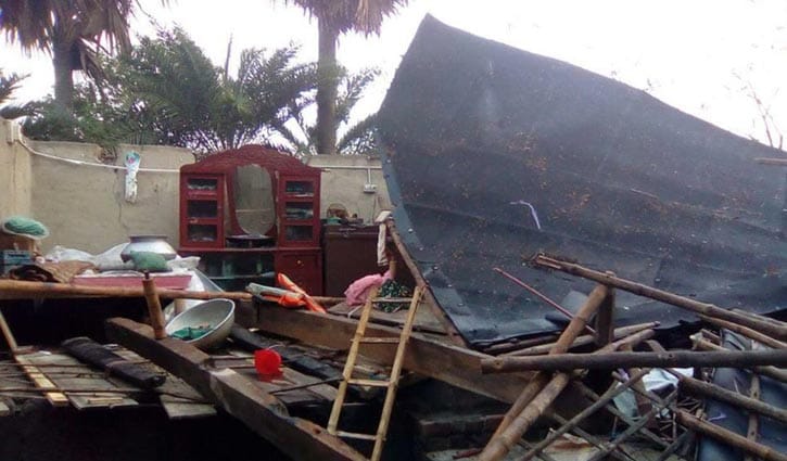 কালবৈশাখীতে বিধ্বস্ত দেড় হাজার ঘরবাড়ি, নিহত ১ কালবৈশাখীতে বিধ্বস্ত দেড় হাজার ঘরবাড়ি, নিহত ১