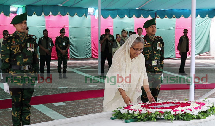 PM pays respect to Bangabandhu at Tungipara