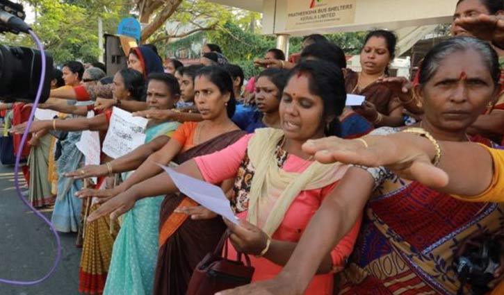 Indian women form 620 km human chain