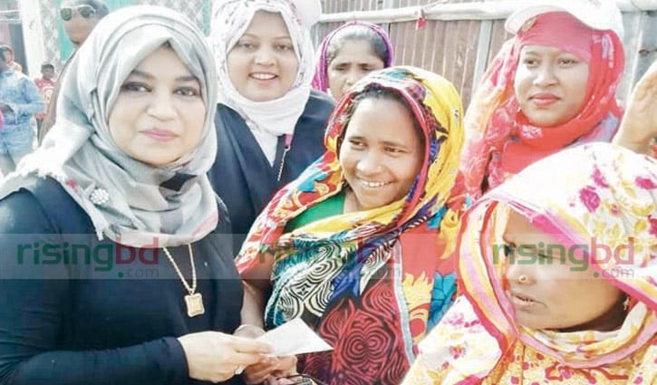 খুলনায় নির্বাচনী প্রচারে প্রার্থীর স্ত্রীরাও