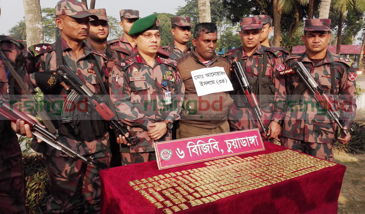 চুয়াডাঙ্গায় ৩০ কেজি সোনা উদ্ধার, গ্রেপ্তার ১ চুয়াডাঙ্গায় ৩০ কেজি সোনা উদ্ধার, গ্রেপ্তার ১