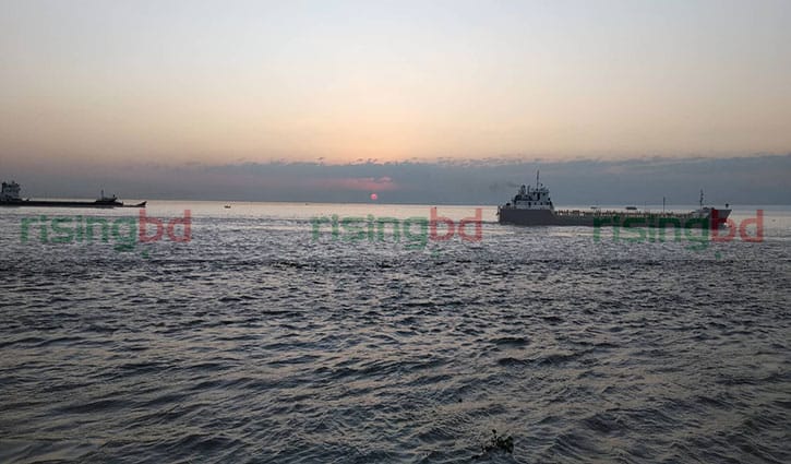 মেঘনার বুকে মায়া জাগানো সূর্যাস্ত