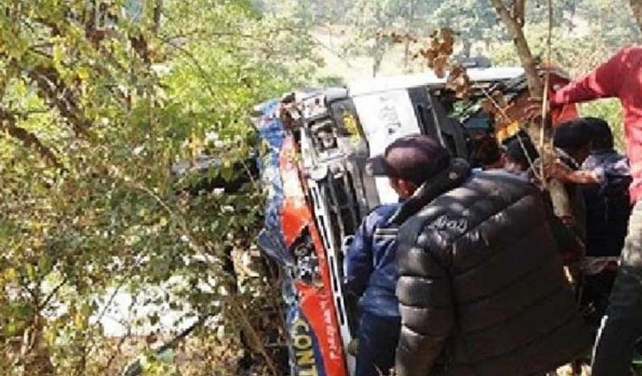 Nepal bus crash kills 23