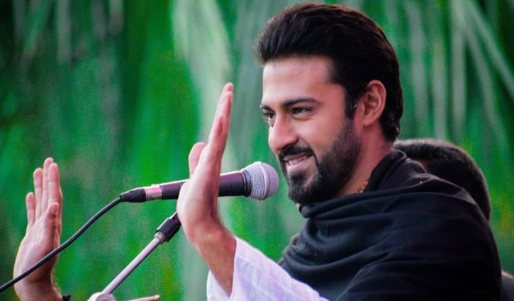 হাসিতেই মুগ্ধ মানুষ হাসিতেই মুগ্ধ মানুষ