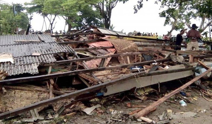 Indonesia tsunami death toll hits 373