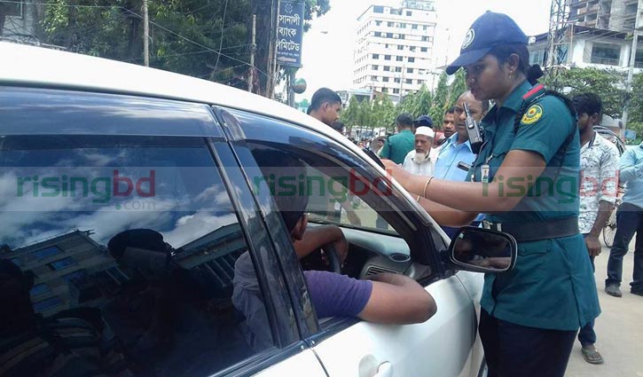 ফিটনেস-হেলমেটের অভিযানে পুরুষের পাশাপাশি নারী সার্জেন্টরাও