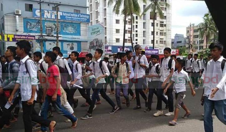 Commuters suffer for transport crisis in Ctg