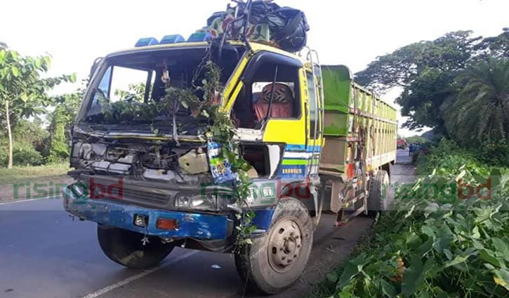 6 killed in truck-microbus collision in Feni