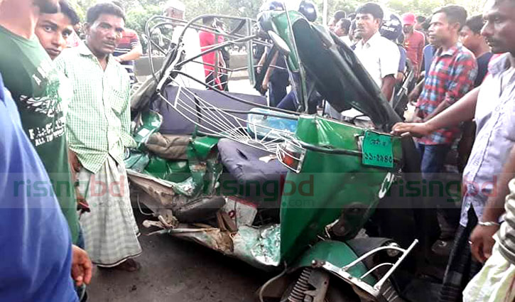 6 killed as bus rams auto-rickshaw