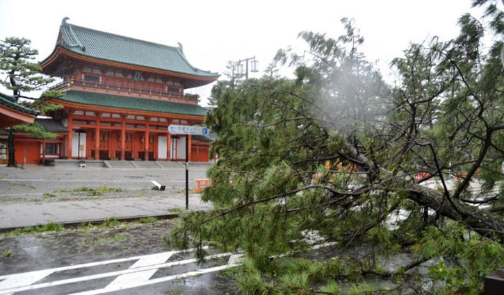Japan's strongest typhoon in 25 years kills at least 10