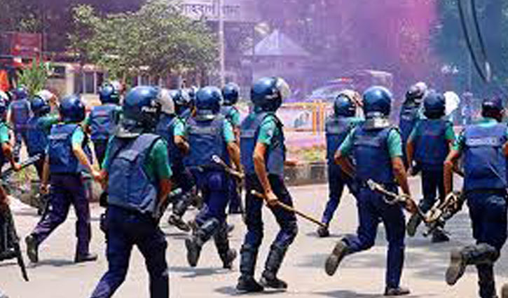 Students, police clash at Shahbagh