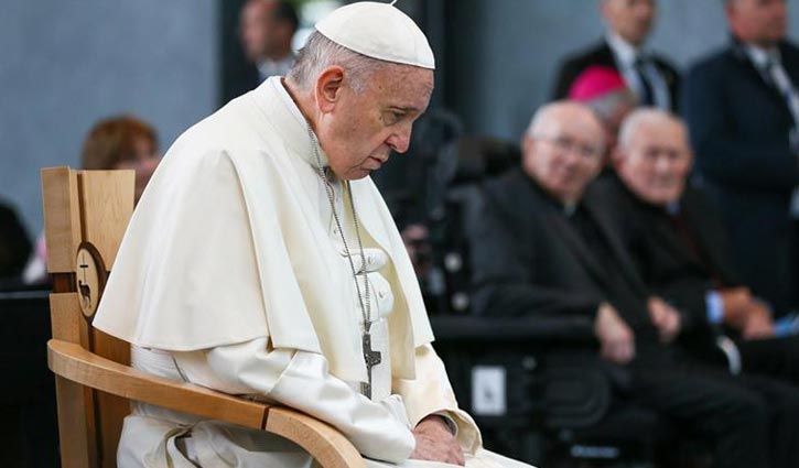 Pope Francis urged to resign over abuse case