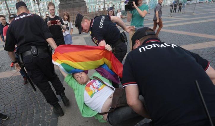 Russia LGBT activists detained during St Petersburg rally