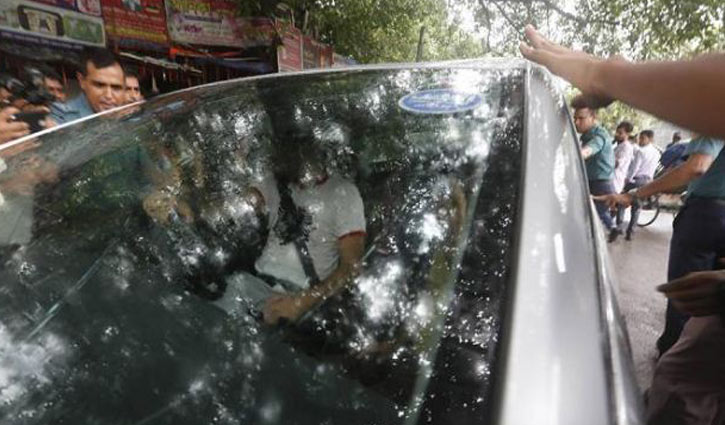 Students seize foreigner’s private car