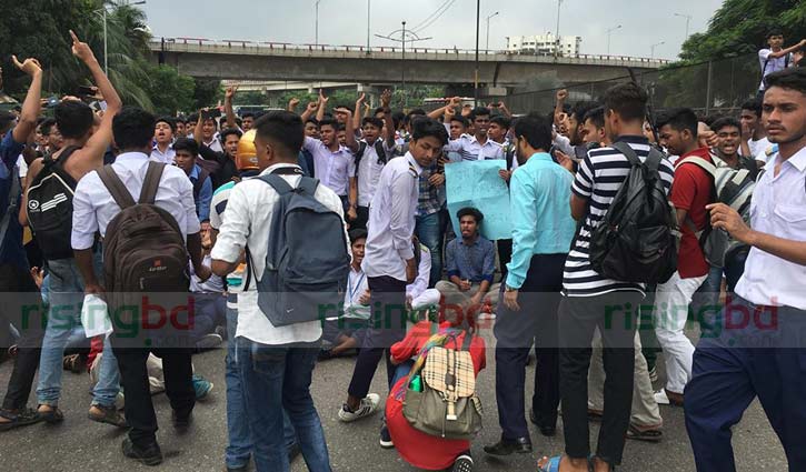 4 staff of Jabal-e-Noor held; Students block Airport Road 