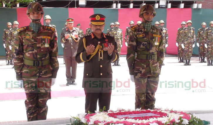 Army Chief pays homage to Bangabandhu at Tungipara