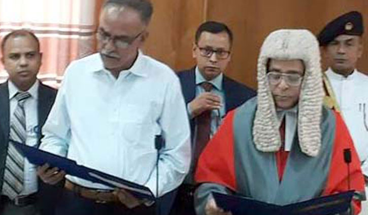 শপথ নিলেন নতুন সিএজি মুসলিম চৌধুরী