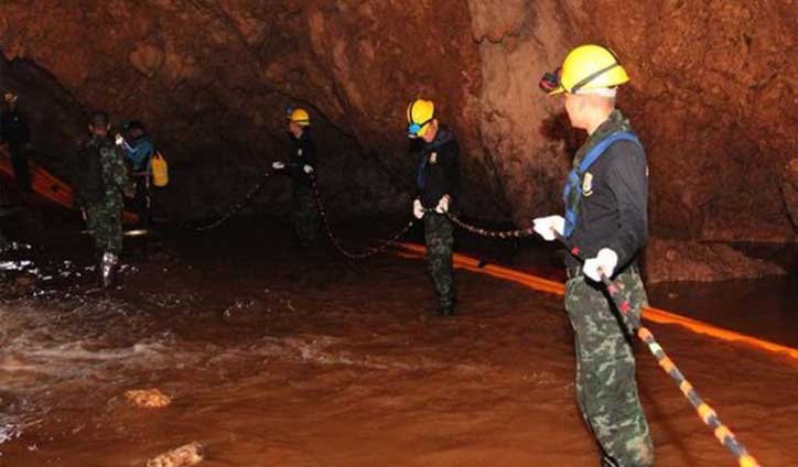Diver dies in Thailand cave rescue attempt