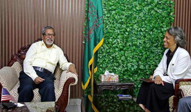 বর্তমান ইসির অধীনেই নিরপক্ষে নির্বাচন সম্ভব, আশা বার্নিকাটের বর্তমান ইসির অধীনেই নিরপক্ষে নির্বাচন সম্ভব, আশা বার্নিকাটের