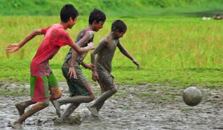 ফুটবলই জীবন || মুম রহমান ফুটবলই জীবন || মুম রহমান