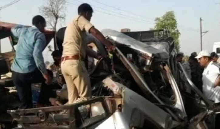 15 killed in road crash on way to relative's funeral