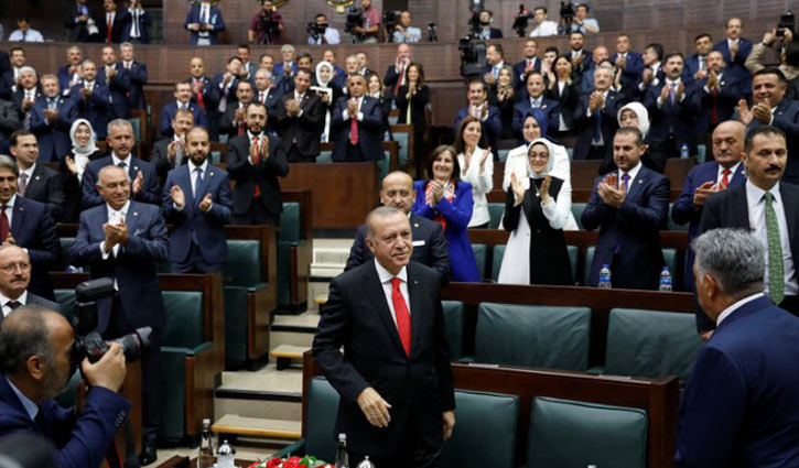 Turkey fires 18,000 employees