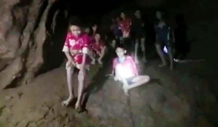 Thai young footballers team found alive