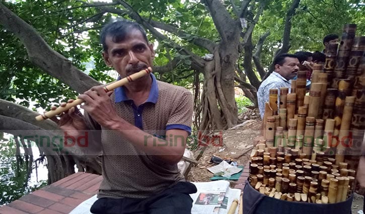 বাঁশির সুরের প্রেমে …