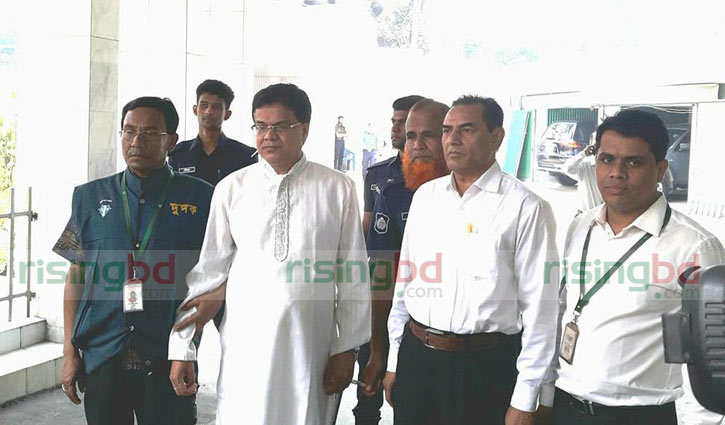 Land minister’s personal officer arrested