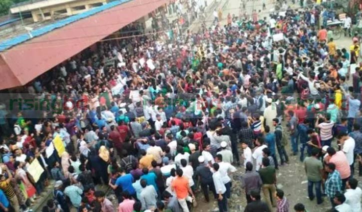 CU protesters block shuttle train