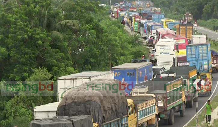 10-km tailback on Dhaka-Chittagong highway