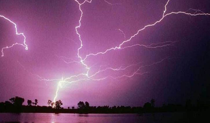 Lighting strike on boat, leaving 1 killed, 2 injured