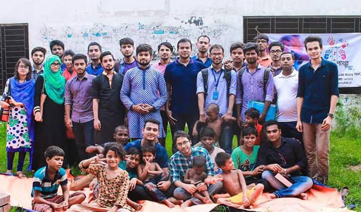 বন্ধুদের নিয়ে অসহায়দের পাশে ‘বন্ধুনীড়’