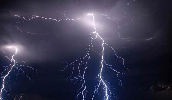 Lightning kills 3 farmers in Pabna
