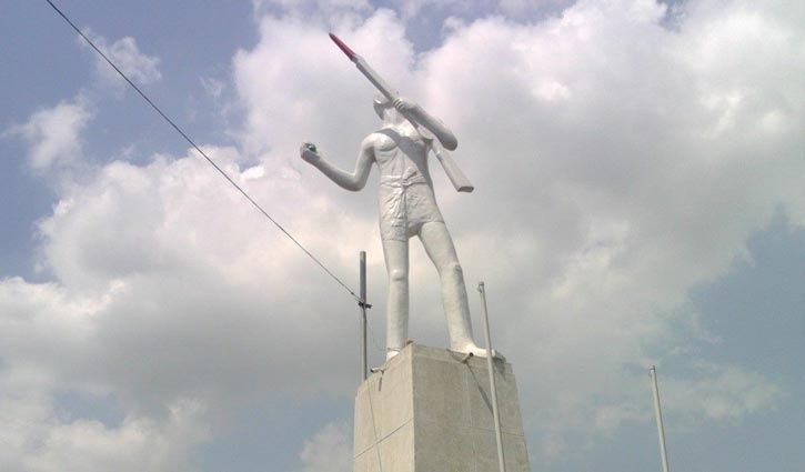 হুরমত, নিয়ামত ও জাগ্রত চৌরঙ্গী || তাপস রায়