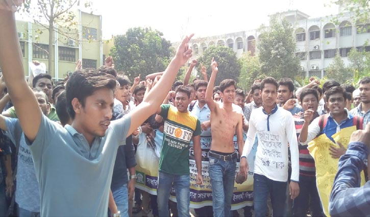 Demonstrating students to sit with govt