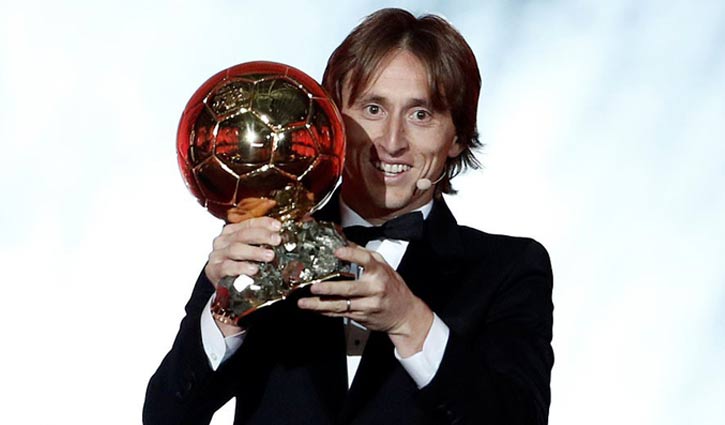  Modric beats Ronaldo to win Ballon d'Or