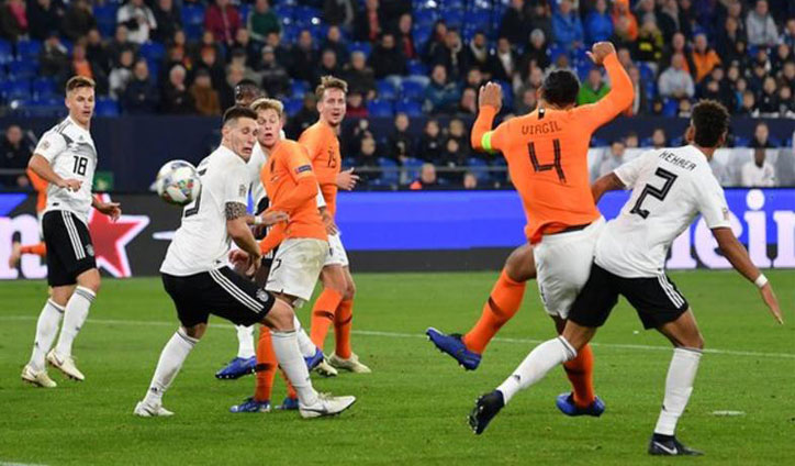 Late drama as Dutch reach semi-finals