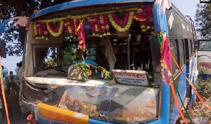 Bus-school van collision leaves 7 children dead in India