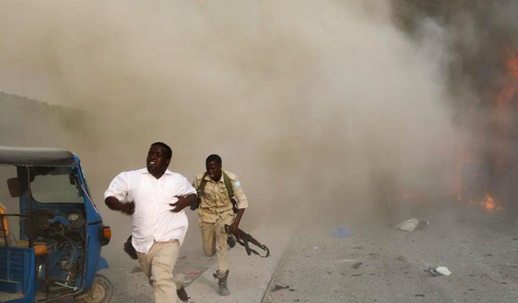 20 killed in suicide bomb attack in Somalia's capital